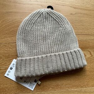 NWT Zara beige knit kids hat